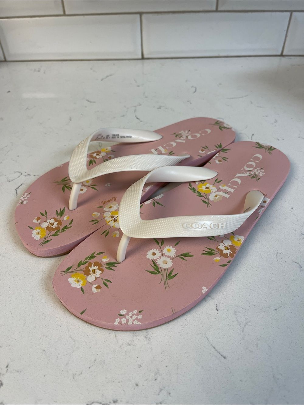 Coach “Zak” FG3437 Pink Floral Rubber Flip Flops Size 8